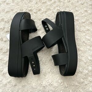 New Brooklyn crocs wedge❤️